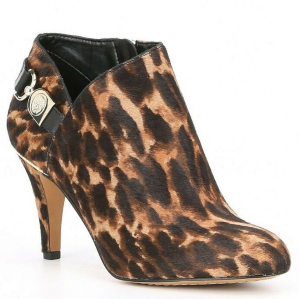 VINCE CAMUTO Animal Print Calf Hair Shooties 7.5